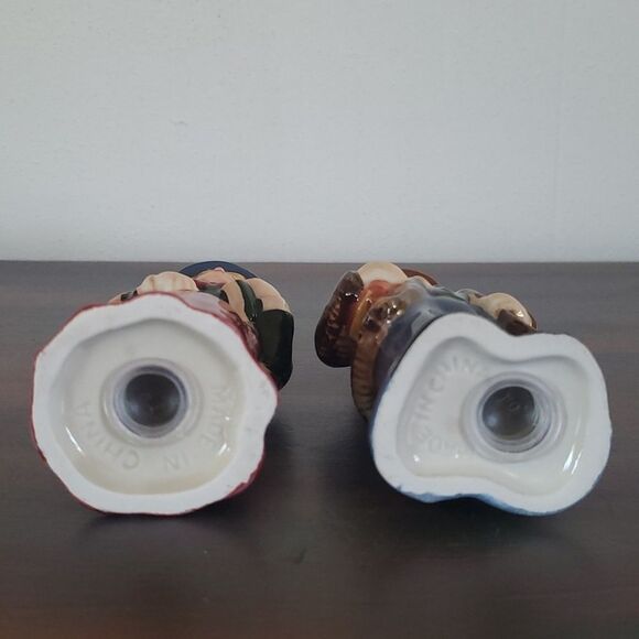 Caroling Couple Porcelain Salt and Pepper Shakers - Picture 9 of 12